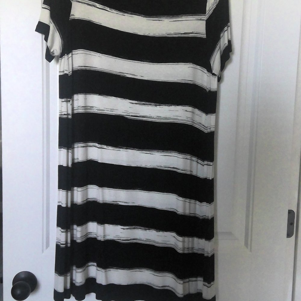 Black and white Loft dress